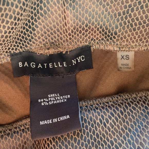 Snake print leggings! Thick perfect for winter - Picture 3 of 3